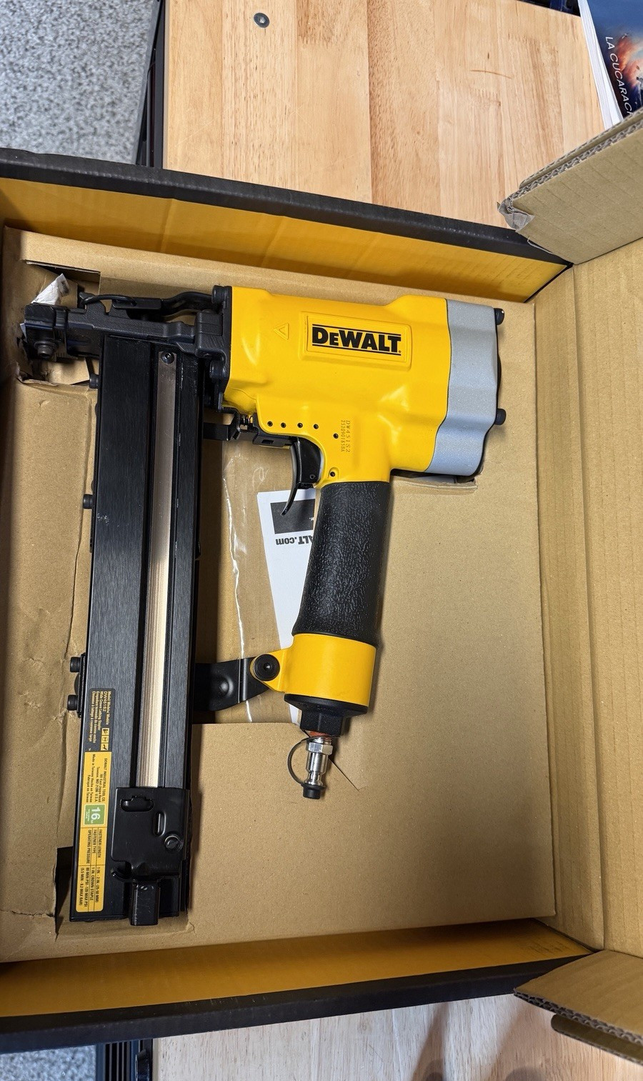 DEWALT Wide Crown Staple Pneumatic Nailer 16 Gauge DW45152