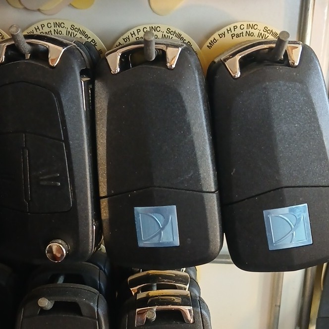 2008-2009 Saturn Autra key flip oem old stock