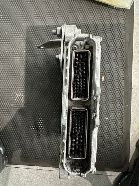 2006 Mack AMI Diesel Engine Control Module ECM ECU 12MS530AM