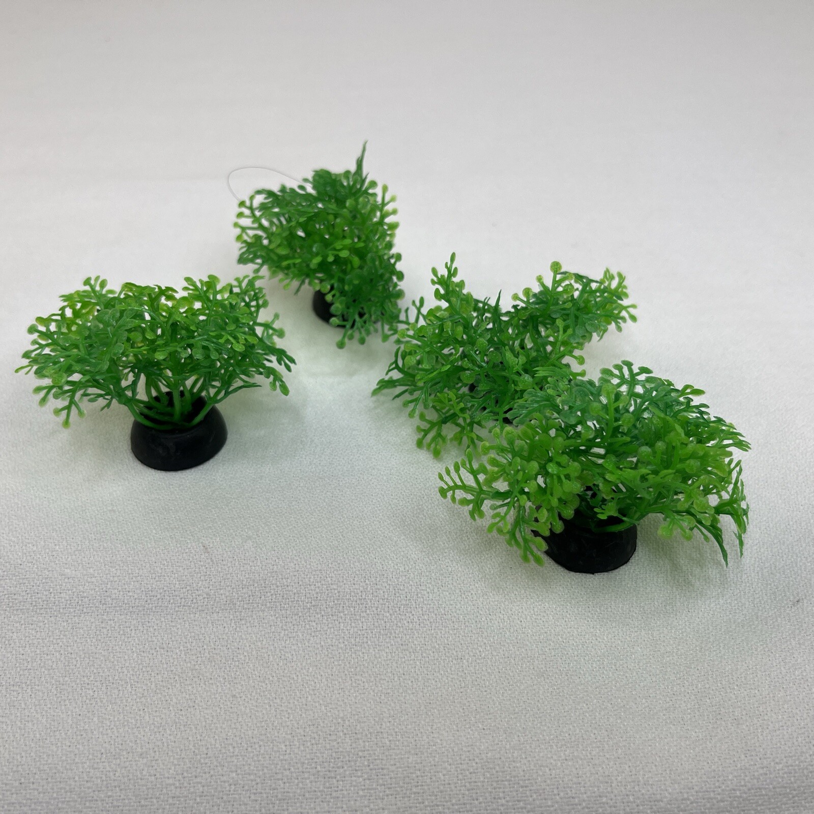 4 PC Xunyee Plastic Aquarium Plants
