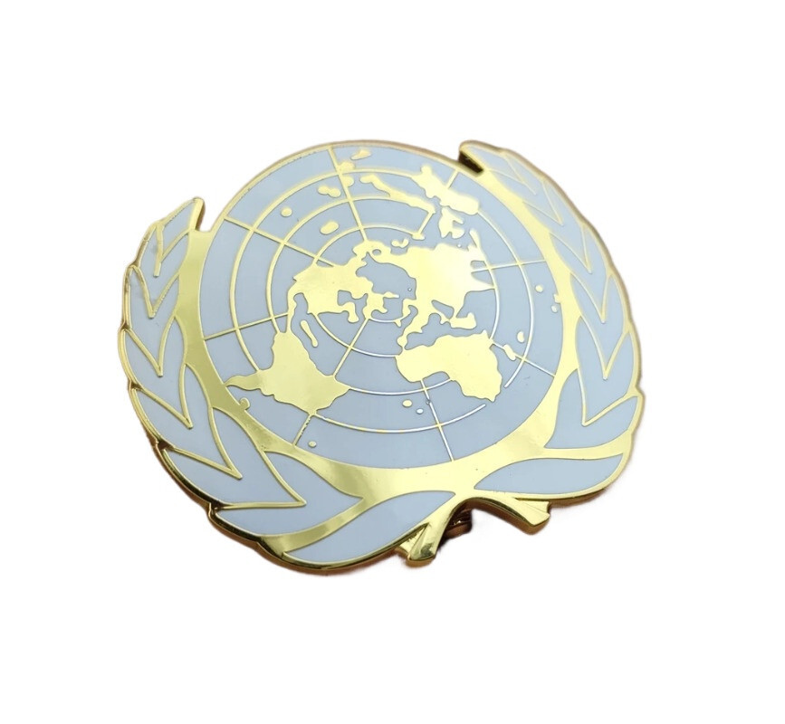 UN UNITED NATIONS MEDAL BERET CAP METAL BADGE PIN GOLDEN CLOTHES BROOCHES