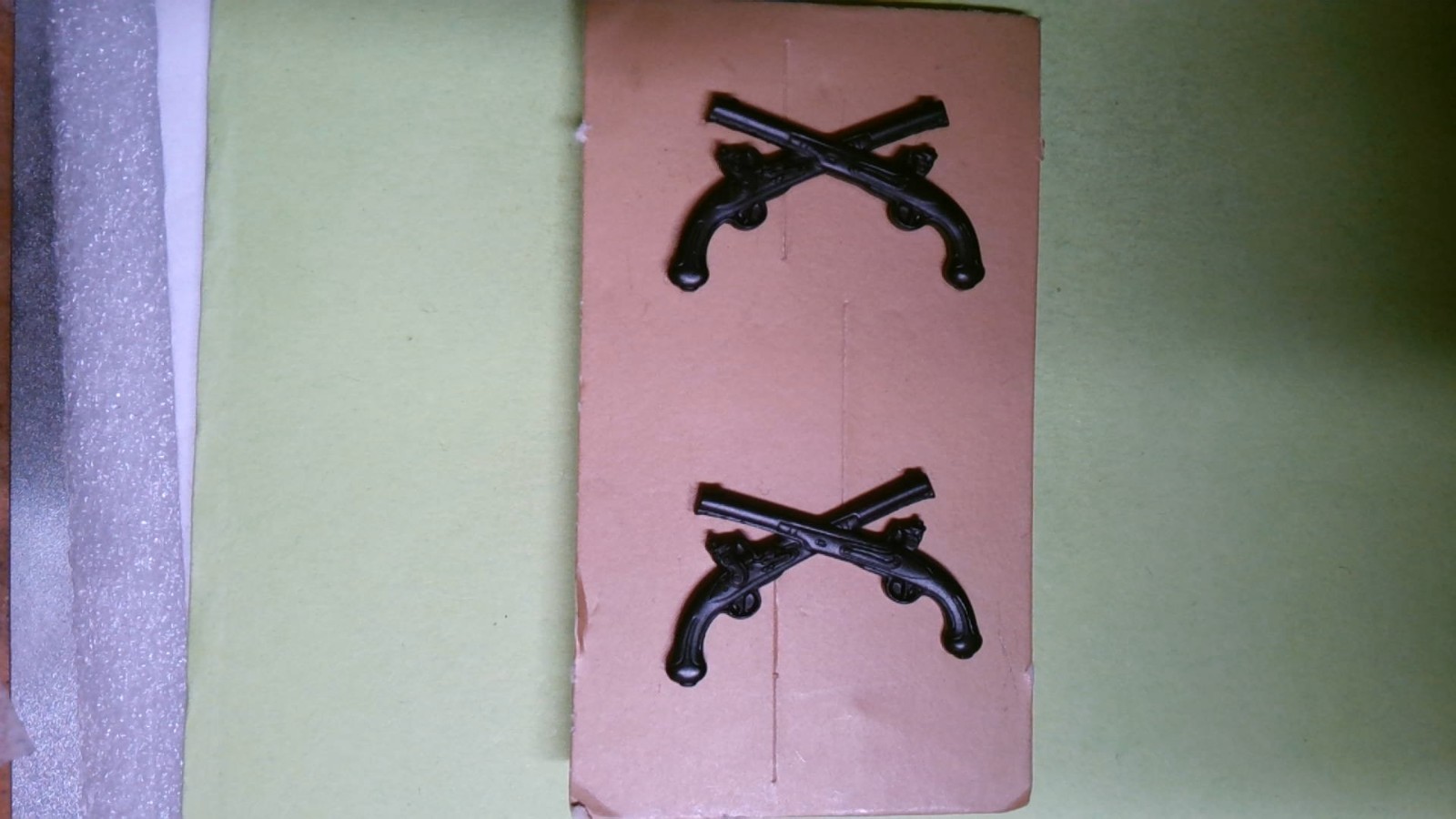 US MILITARY BLACK METAL INSIGNIA SET OF 2 OFFICER MILITARY POLICE CORPS BOS