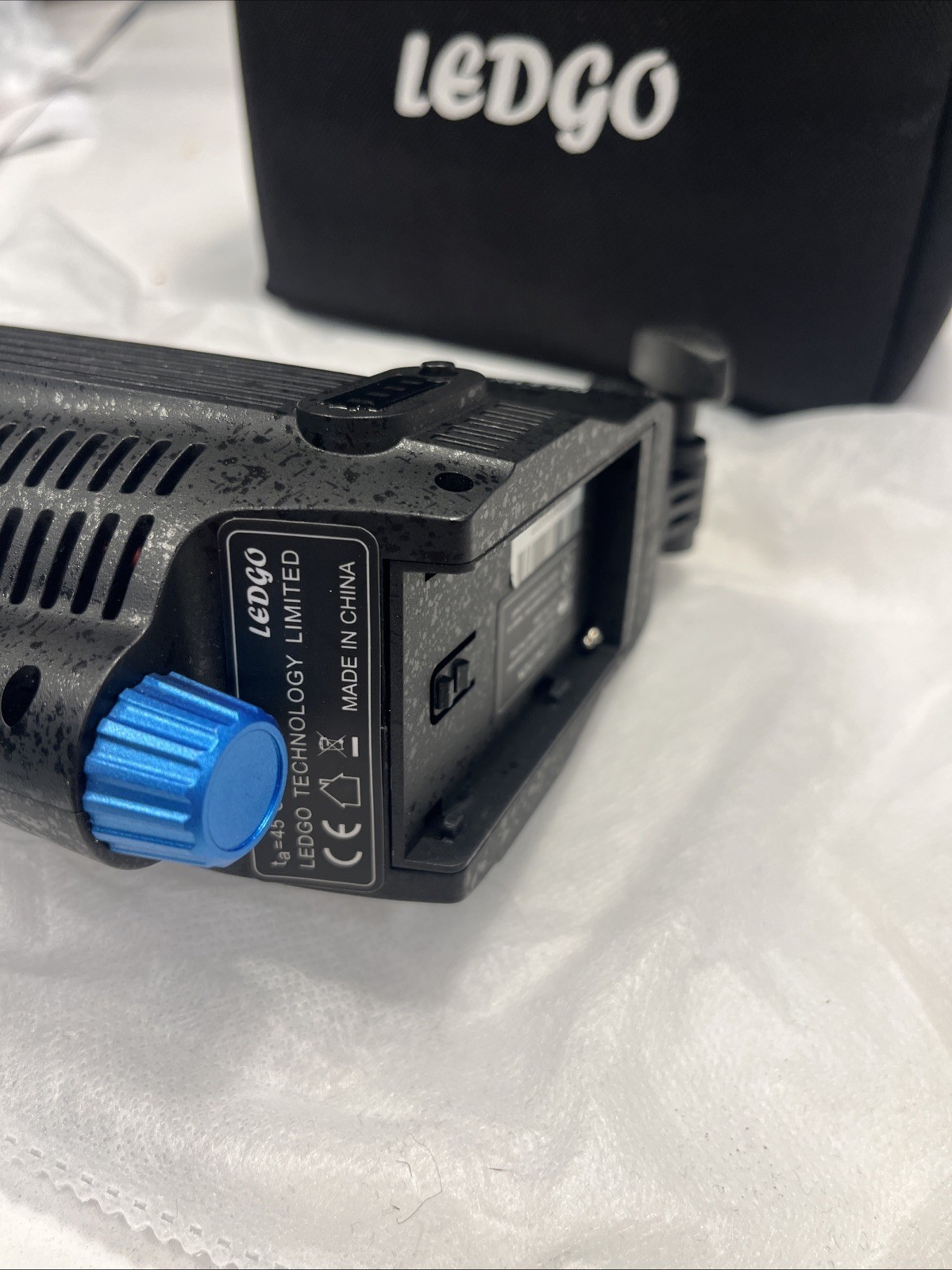 Ledgo LED Fresnel Light on Camera LG-24F Light