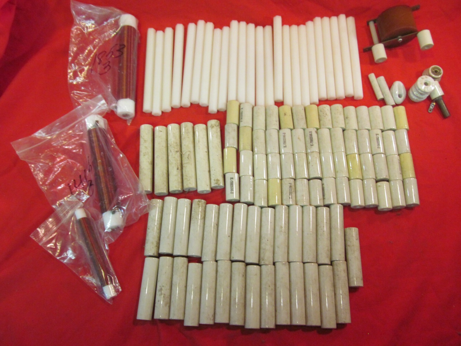 LOT OF 115+ HAM RADIO PORCELAIN & NYLON INSULATORS 1 1/2" 3" 4" & 5 3/4" & COILS