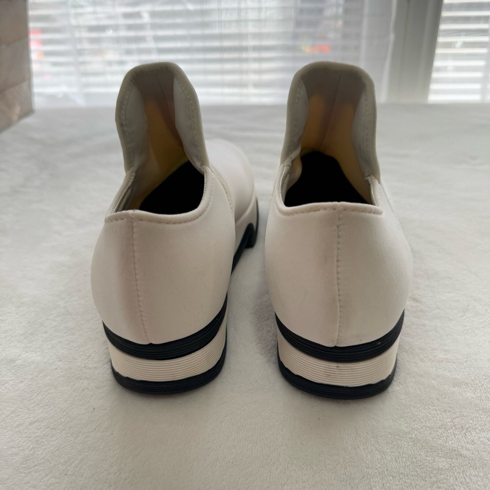 iRi Wes White Outline Low Top Sneakers Sample Sale Item Black White NWOT Women 7