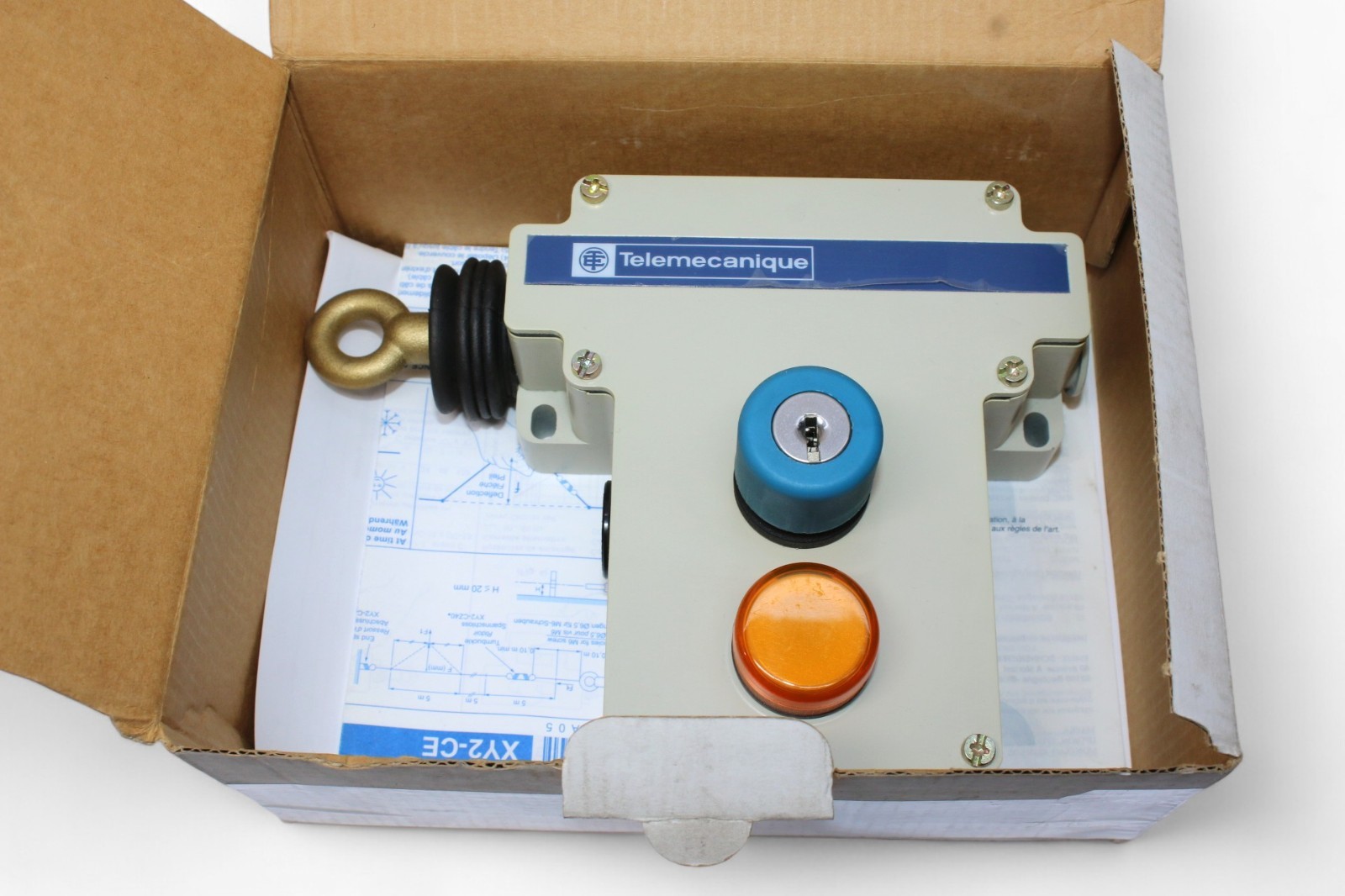 TELEMECANIQUE XY2CE2A596 EMERGENCY STOP ROPE PULL SWITCH