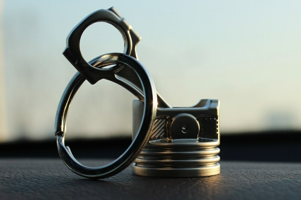 Piston Keychain Connecting Rod Car Engine Silver Metal 3D Keyring Key Chain Big