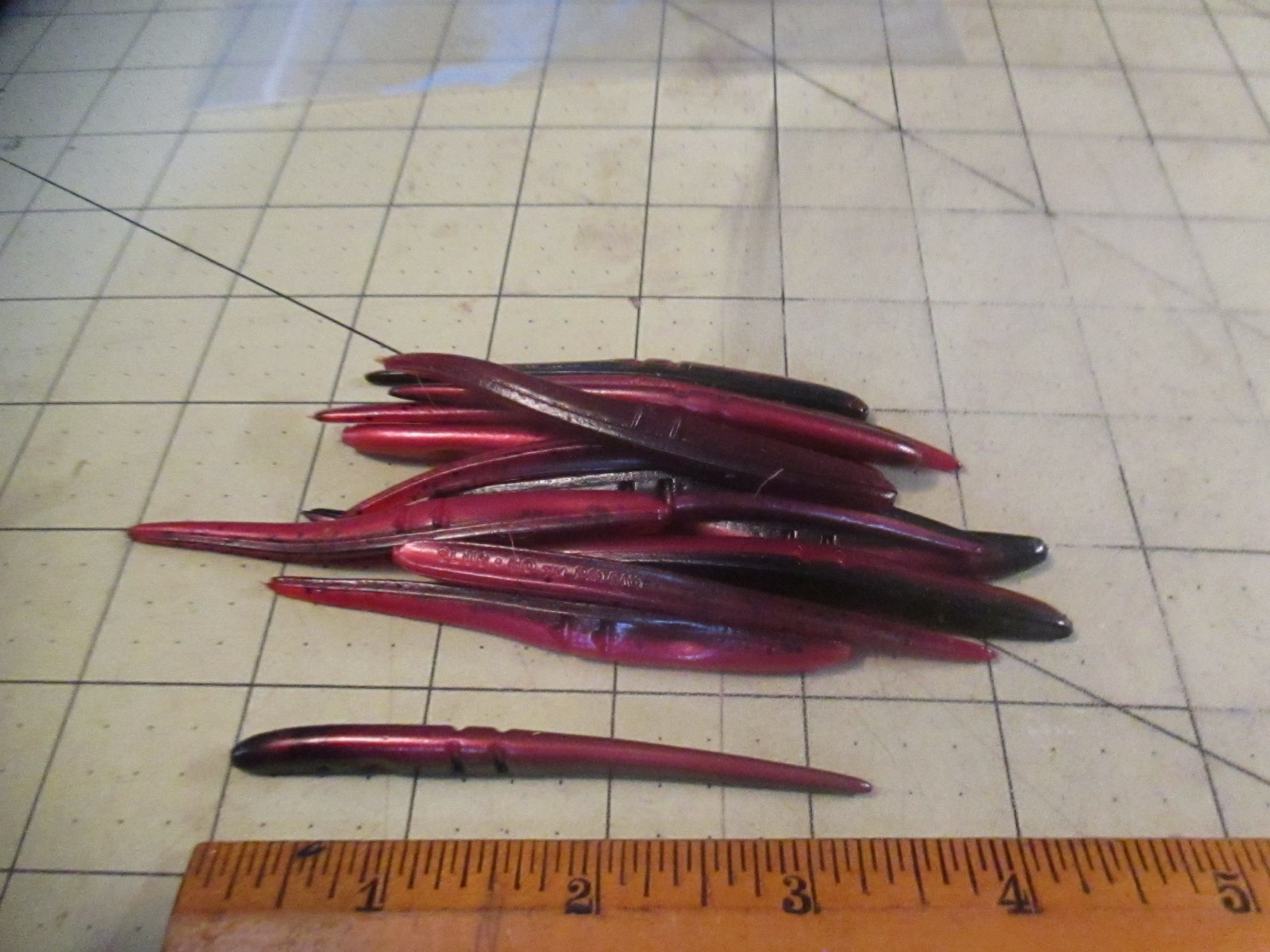 Brand New LUNKER CITY SLUG-GO 3-inch 15 Pcs (REPACKED FROM BULK) Red Shad