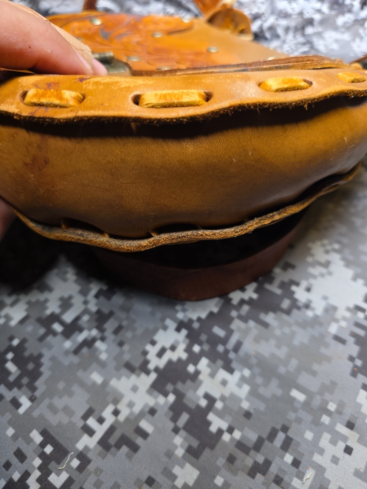 BLACK POWDER MUZZLELOADER POSSIBLES BAG LEATHER WALL HANGER SEE DESCRIPTION