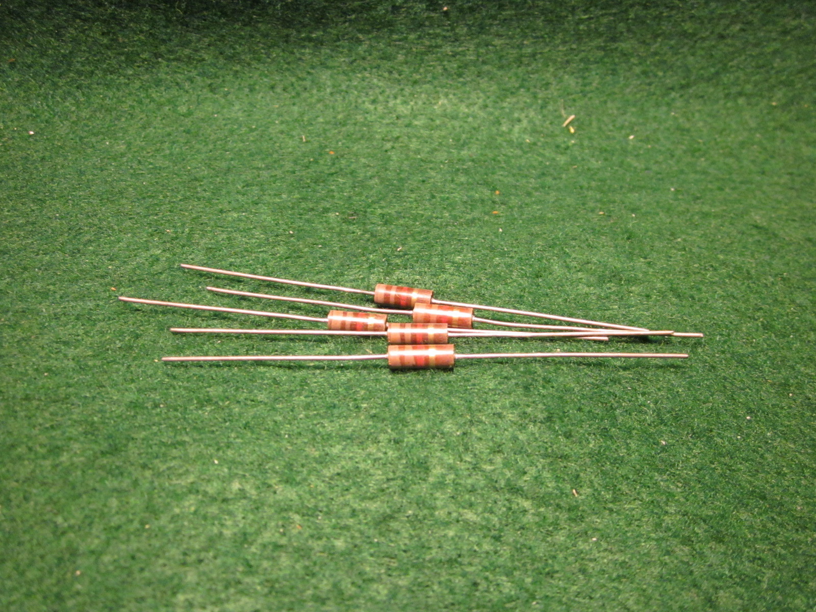 (1) 5 Pack Carbon Comp 1.1K OHM 1/2 Watt 5% Resistors NOS