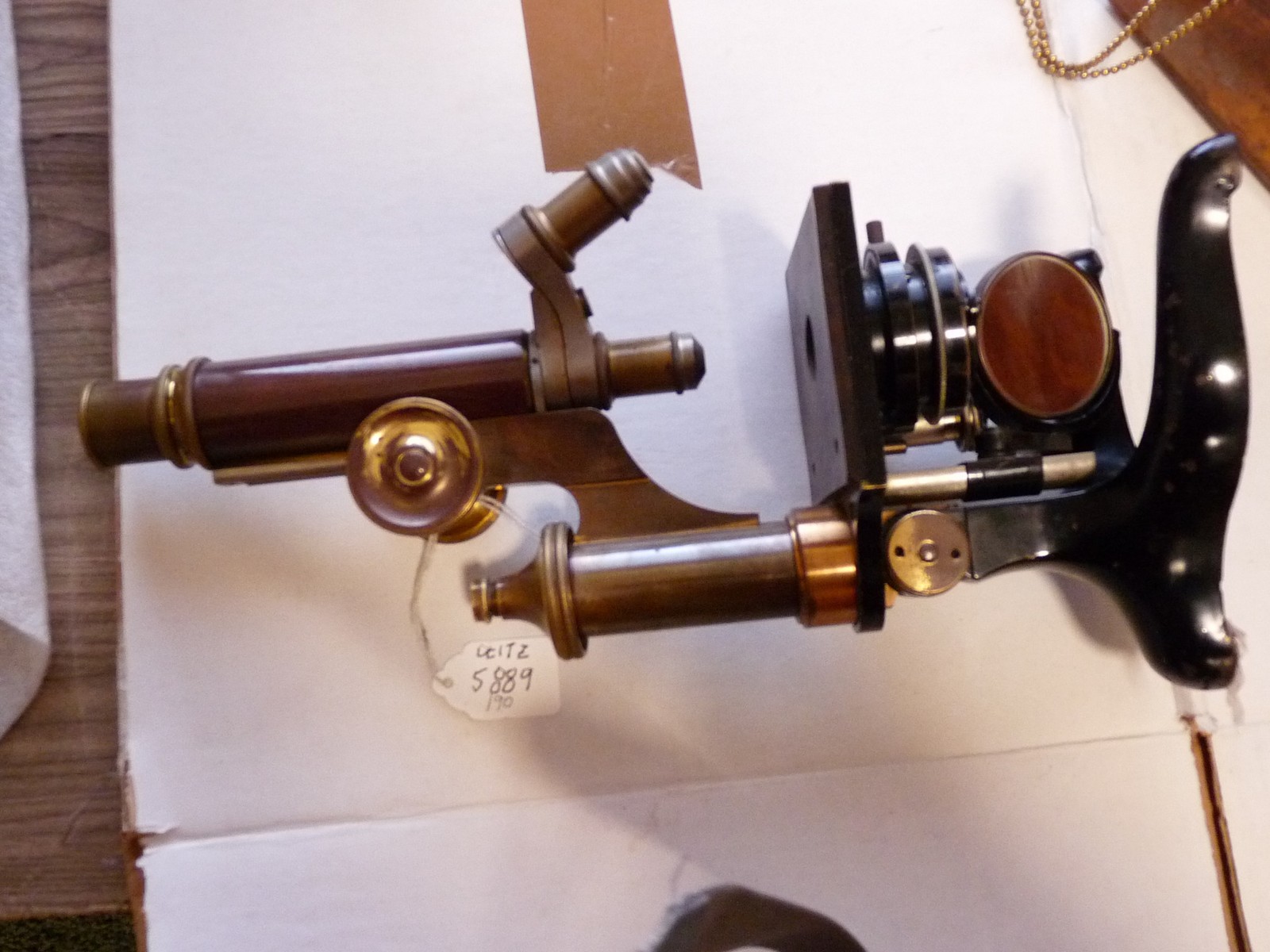 LEITZ MICROSCOPE                         10  889