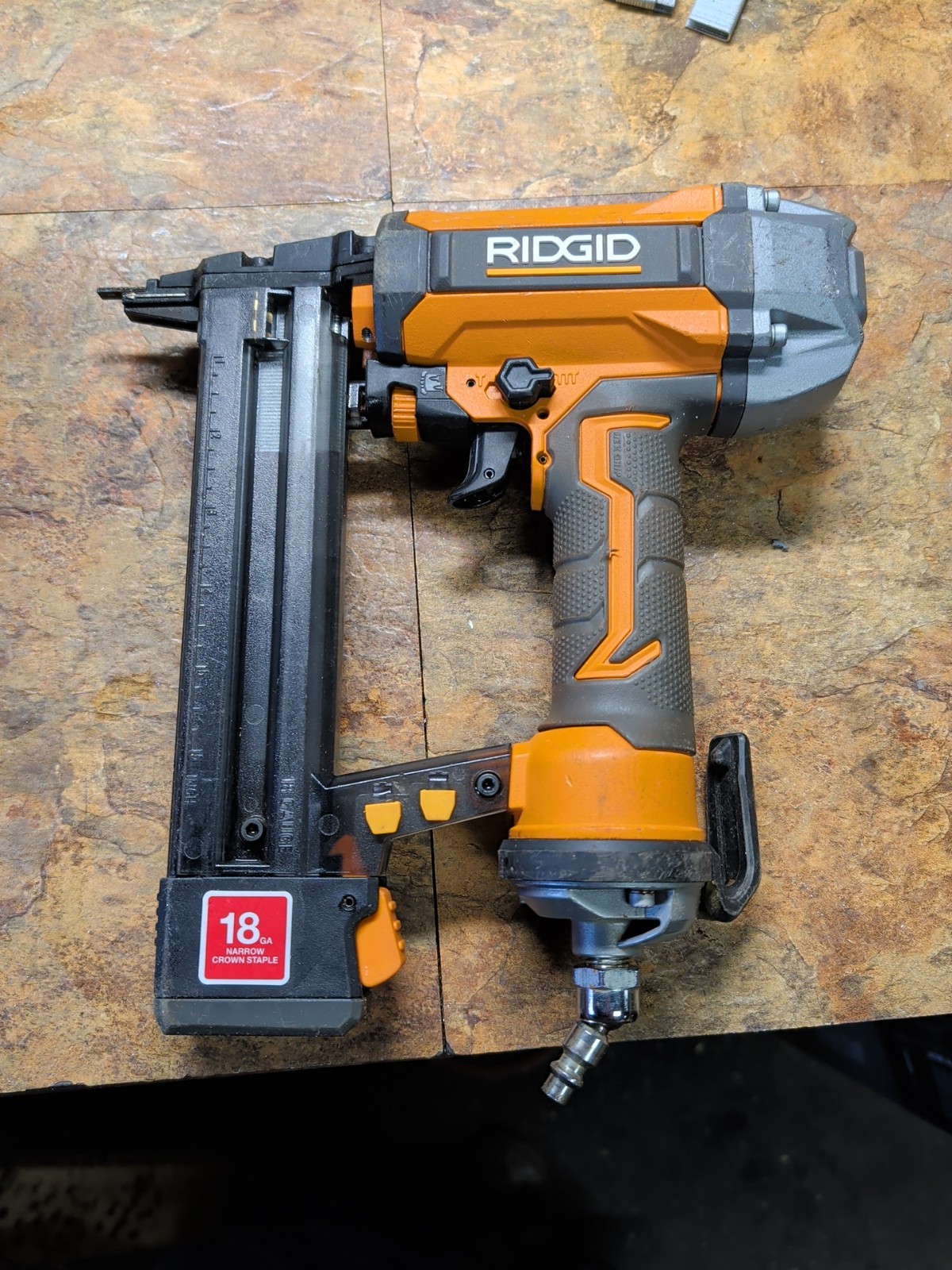RIDGID R150FSF 18-Gauge Finish Stapler 70 psi