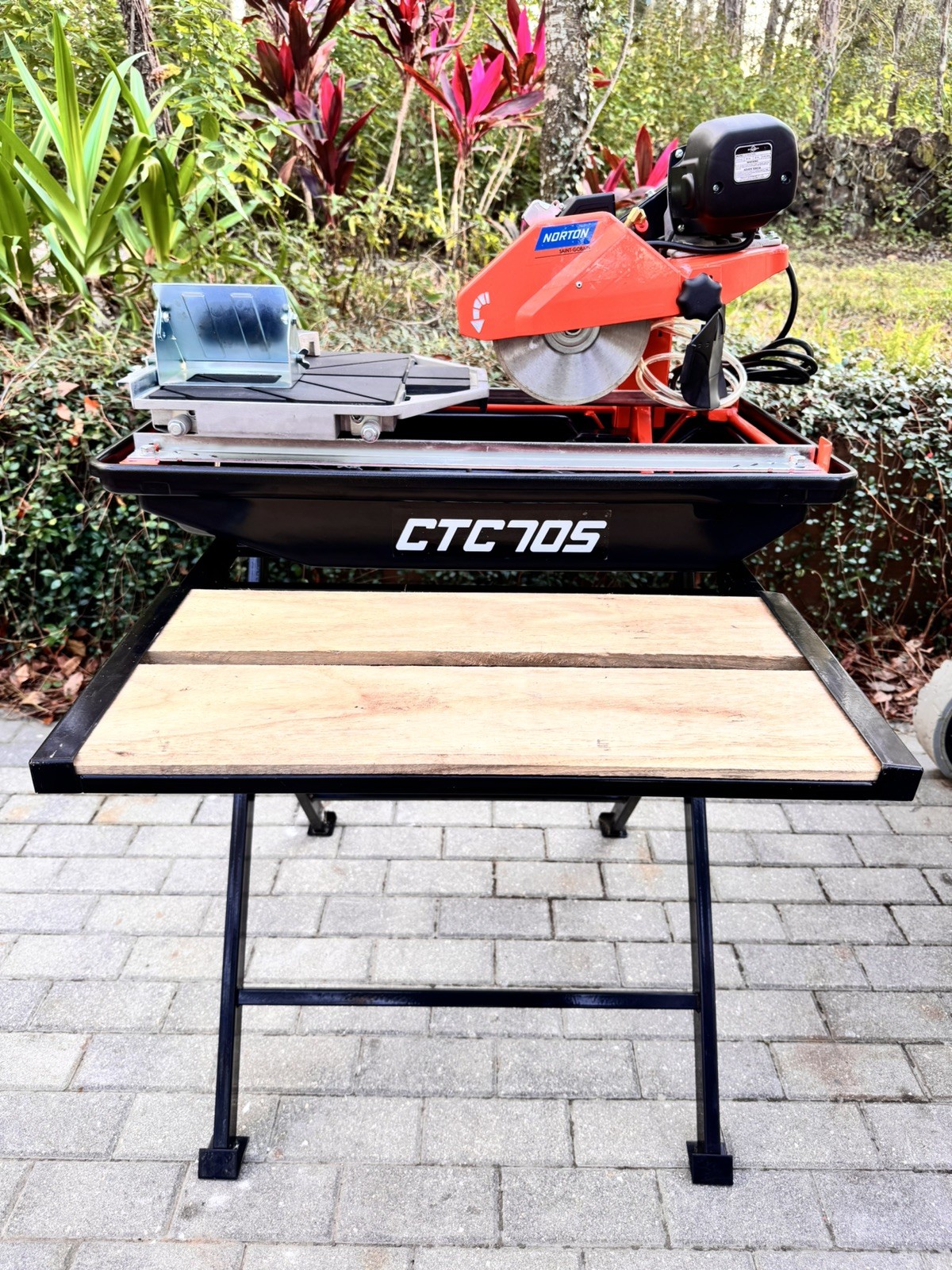 Norton Clipper CTC705 7" Tile Saw with Premium Stand