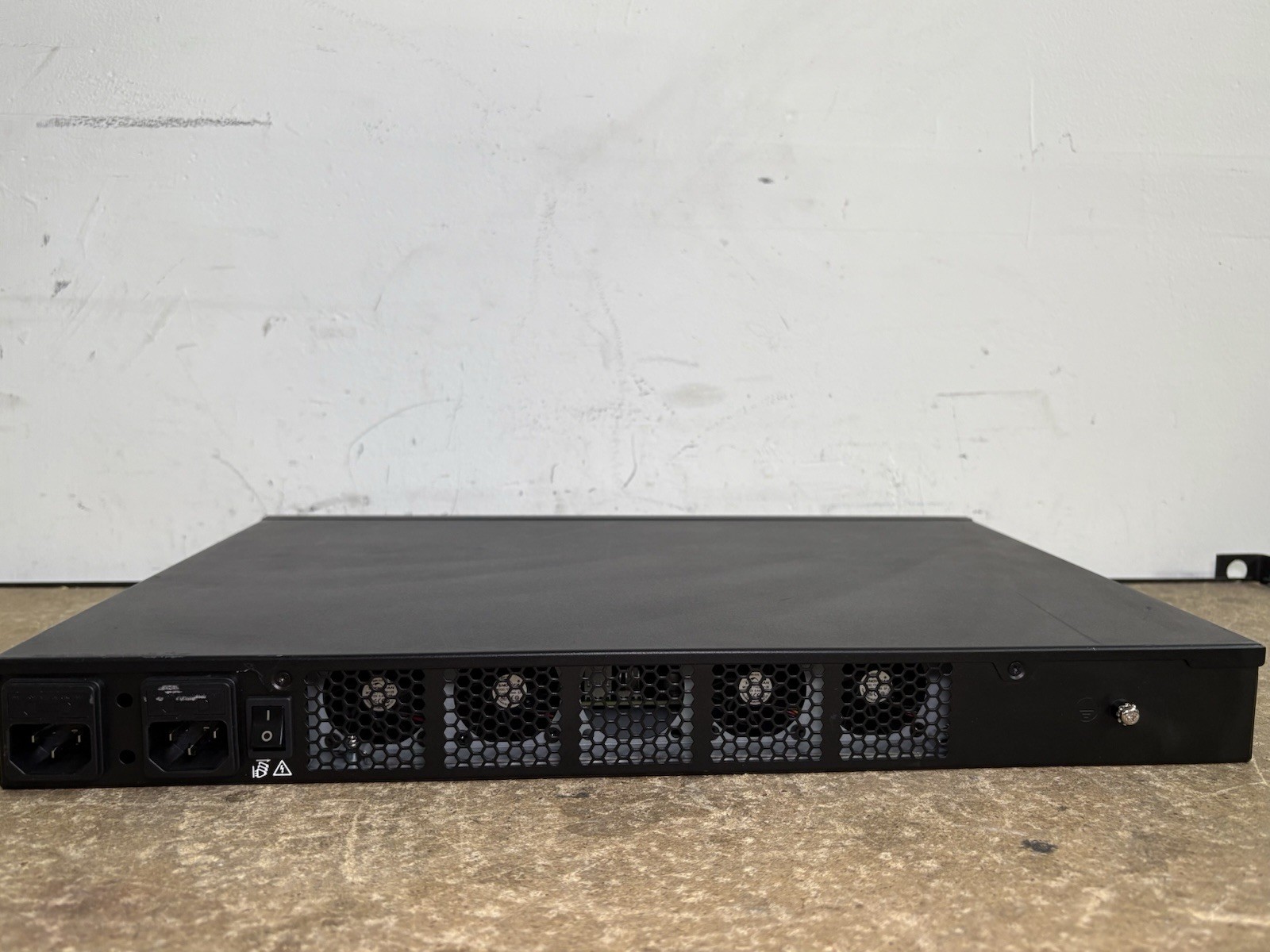Check Point V-83 SG1800 Security Firewall Gateway Router