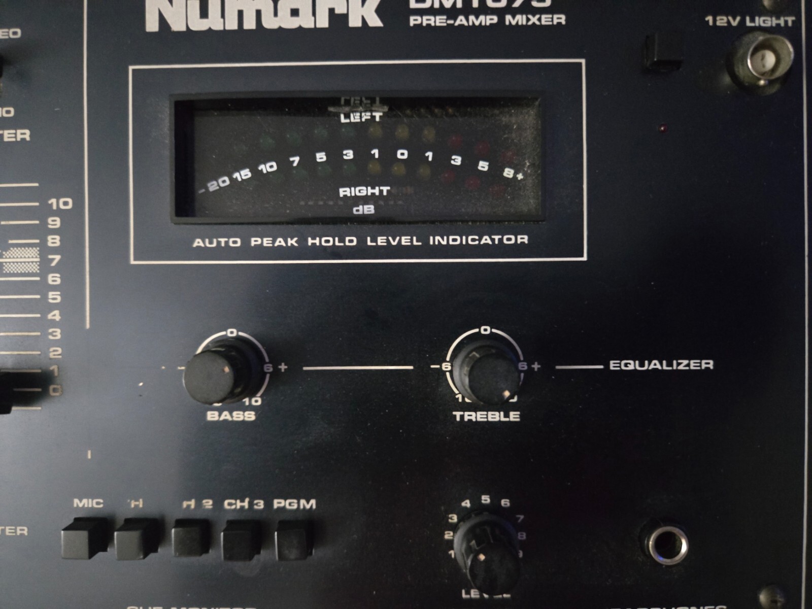 Vintage Numark DM1075 Pre-Amp Mixer