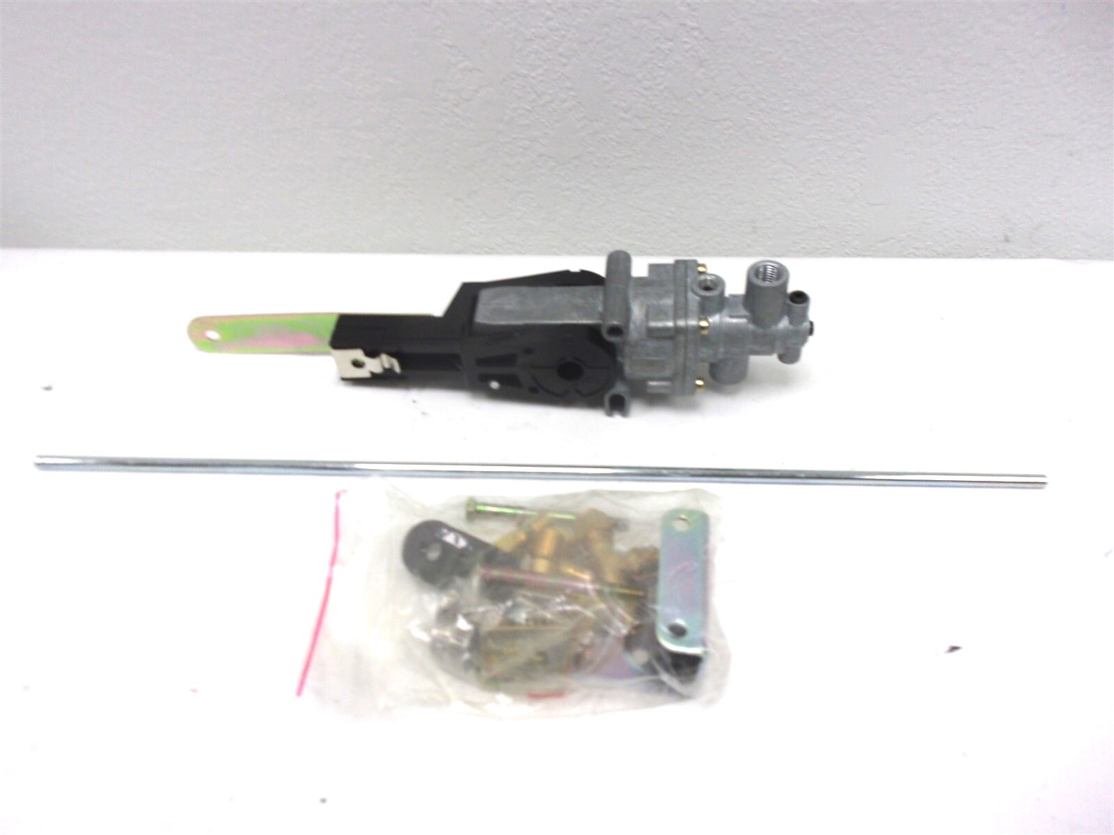 S-A194 NEW NEWSTAR HEIGHT CONTROL VALVE WITH INTEGRAL DUMP H500C H500HCV