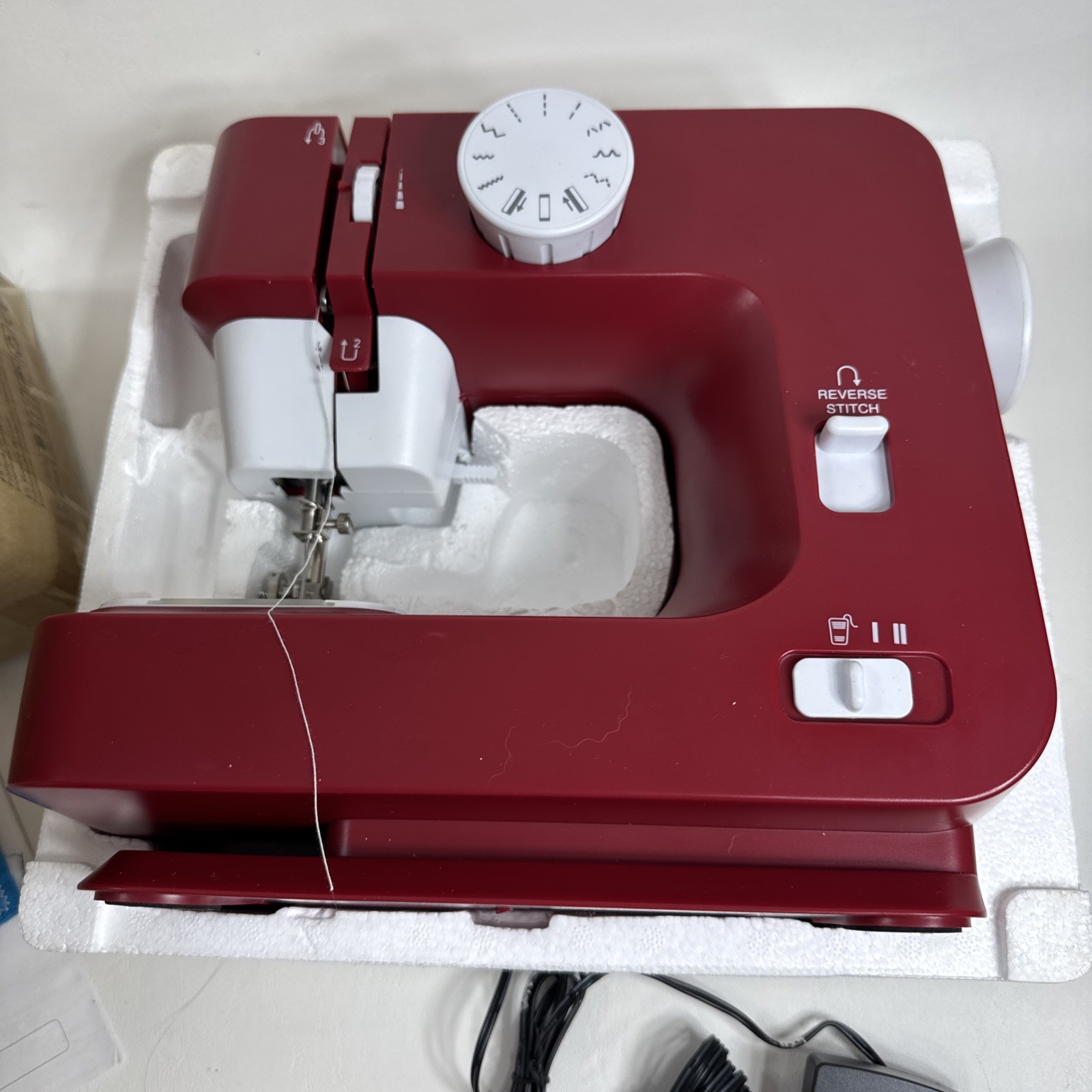 KPCB Beginner Compact Sewing Machine Model KPSM 1501 Tested Used Once