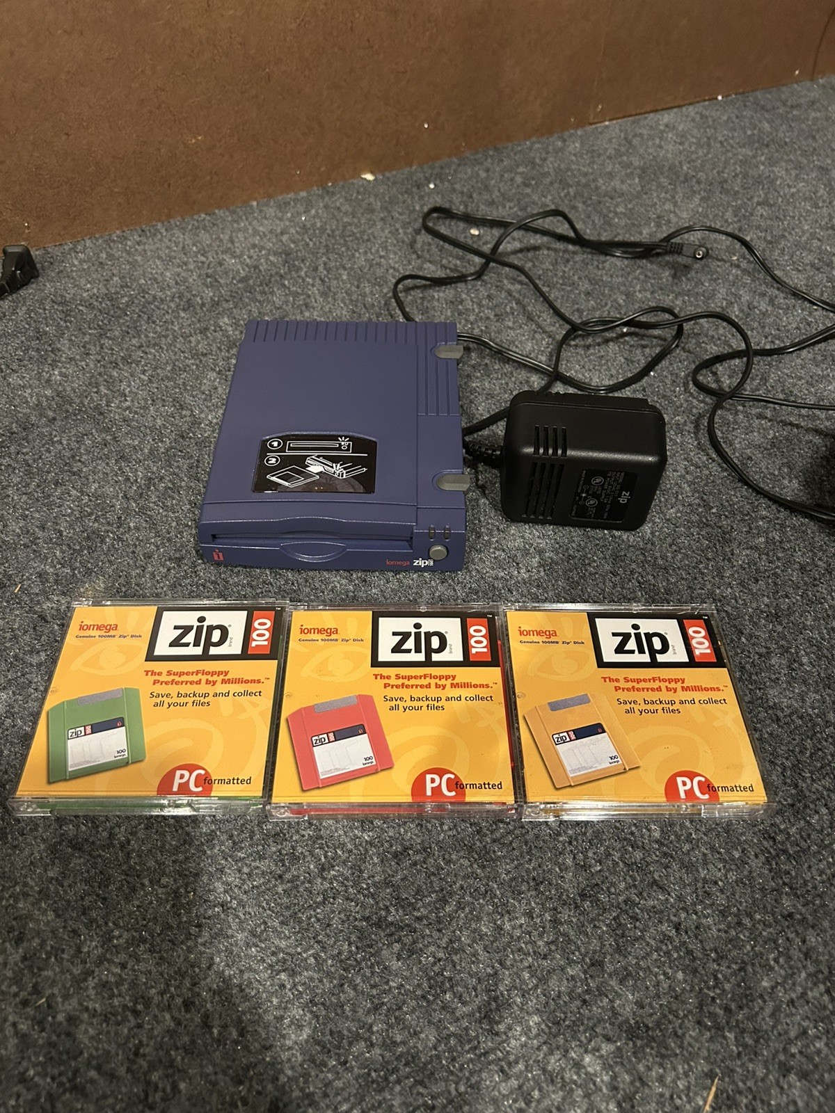 Iomega Zip 100 External Parallel Port Zip Drive Z100P2