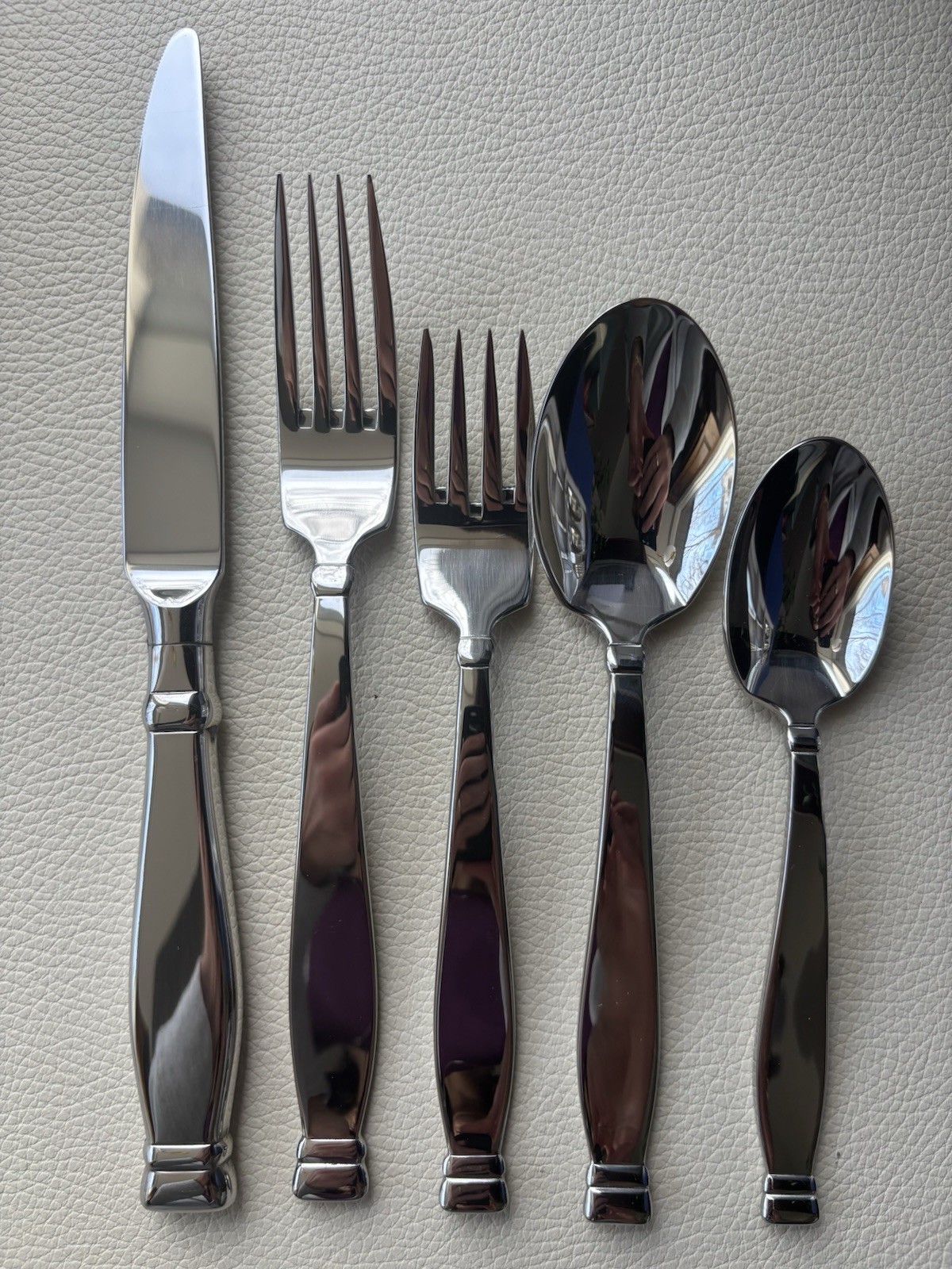 Oneida - KENSINGTON - 5 piece place setting NEW