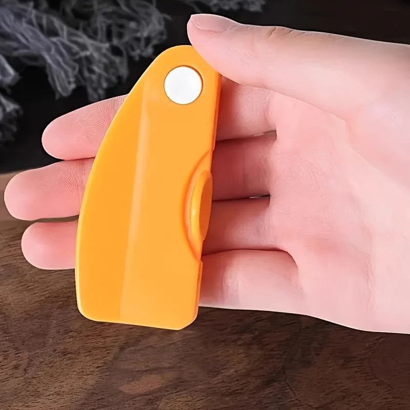 Compact Foldable Fruit Peeler