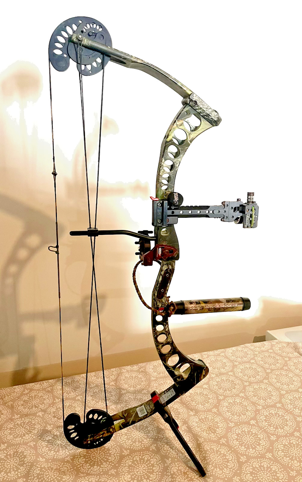 Archery Resherch Camo compound bow
