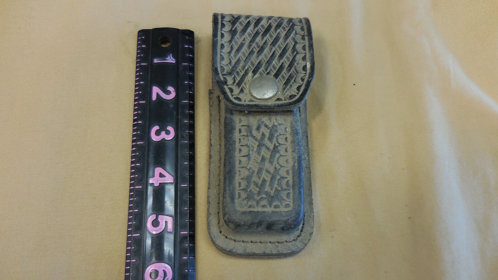 LEATHER KNIFE HOLDER BELT LOOP TOOLED