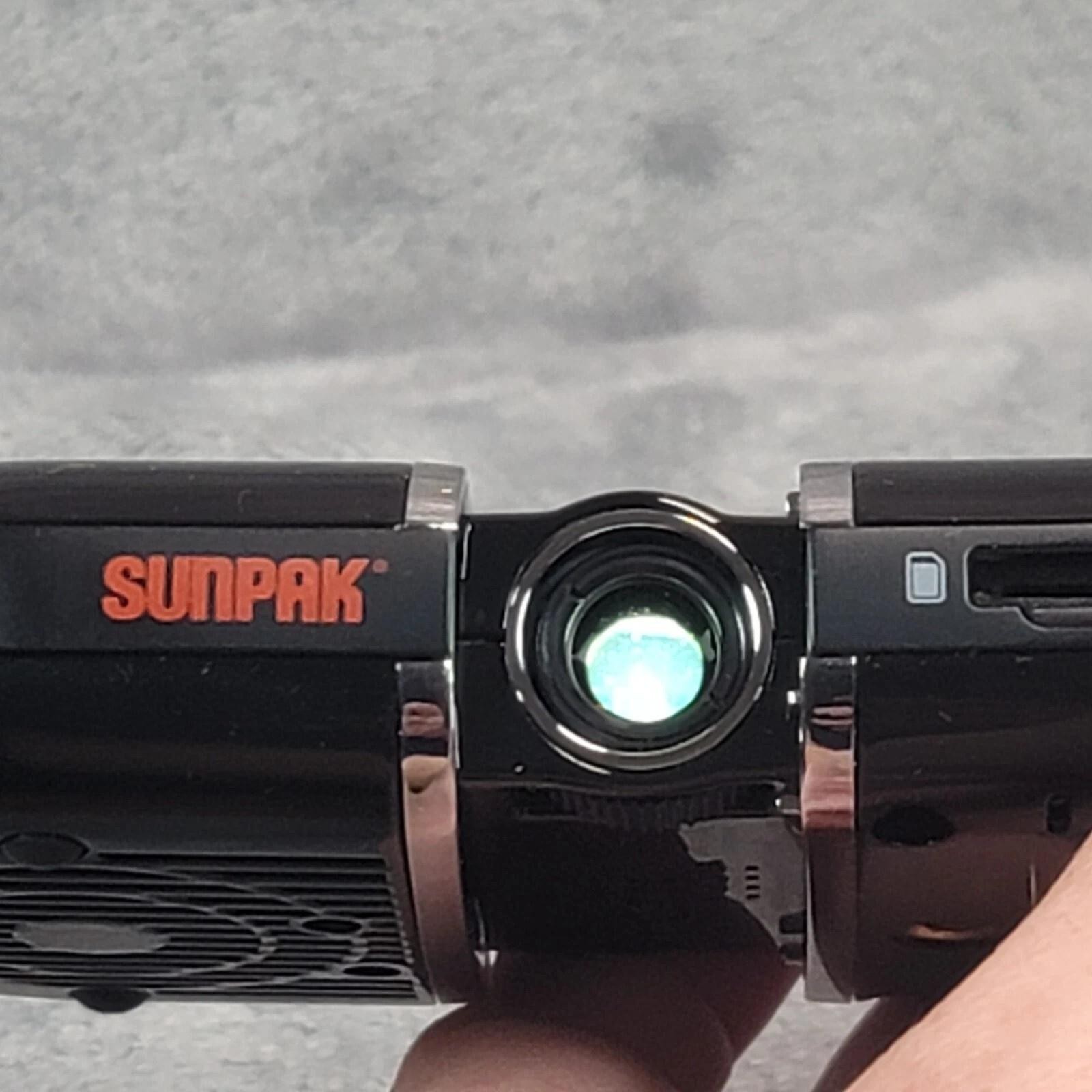 Sunpak 200 Digital Mini Projector SPR-200-SD LED 640x480 USB AV SD Tripod Box