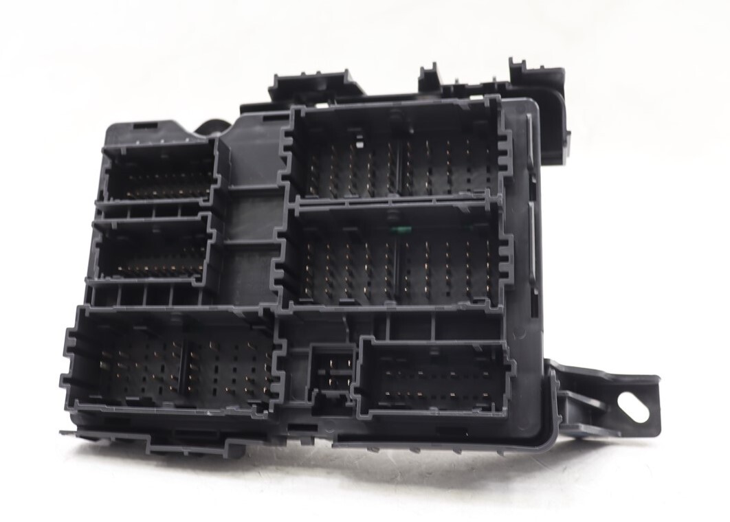 NEW OEM GM Fuse & Relay Junction Block 84331926