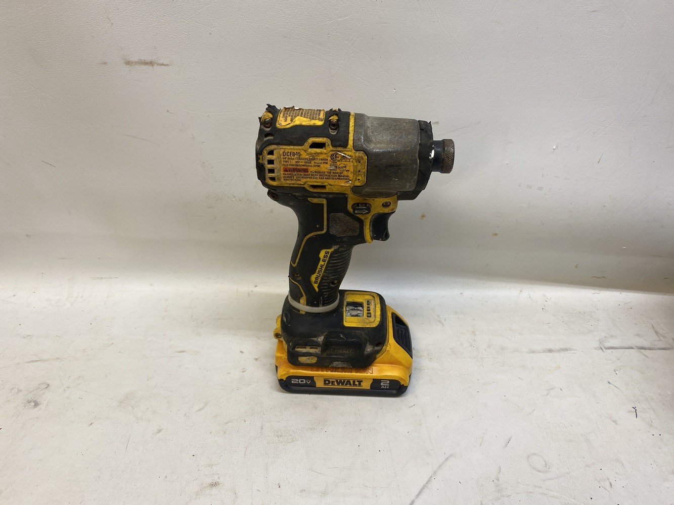 DEWALT DCF845 DRILL W/ 20V 2.0AH BATTERY