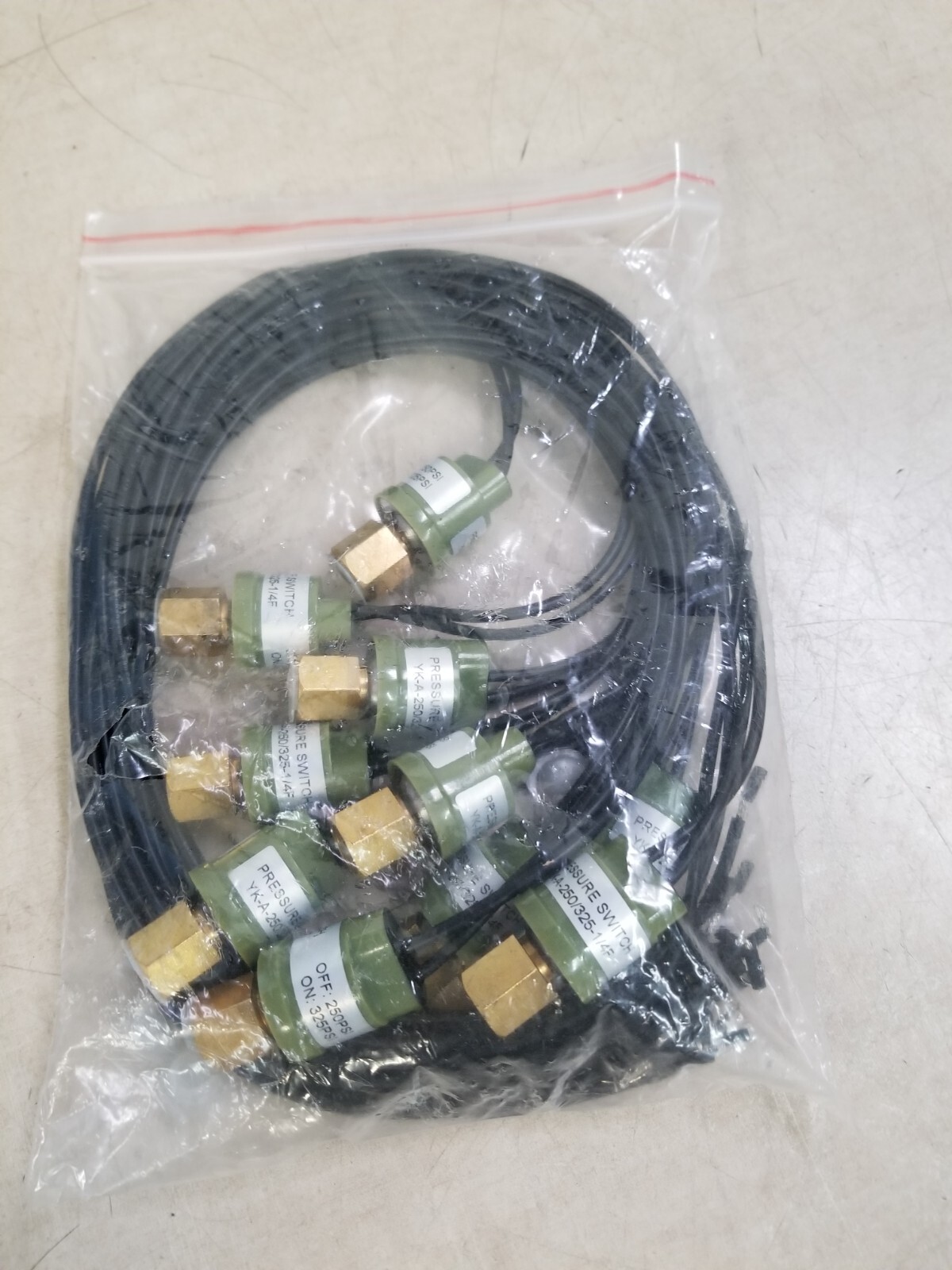 Lot of 10 Pressure Switch YK-A-250/325-1/4F Off 250PSI On 325PSI