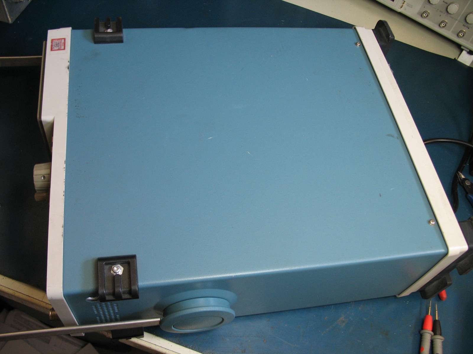 Tektronix 2711 Spectrum Analyzer with Tracking Generator
