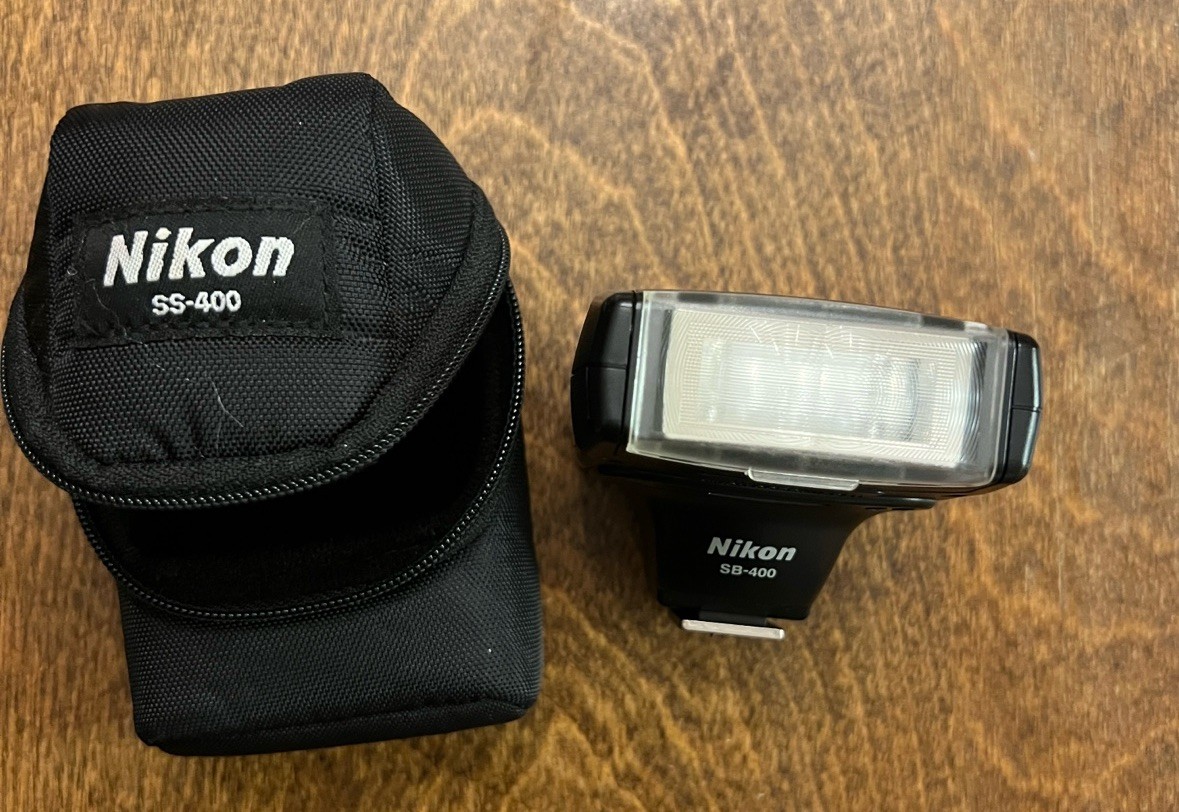 Nikon SB-400 Speedlight TTL Hot Shoe Flash for Nikon Camera w/ SS-400 Case