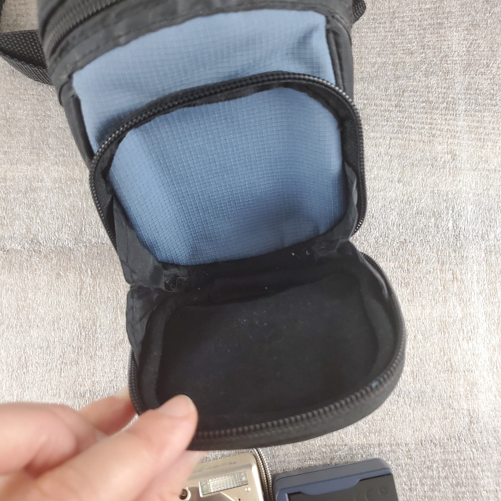 Accessory lot For Canon PowerShot SD110 ~ Includes Battery, Charger, Case & book