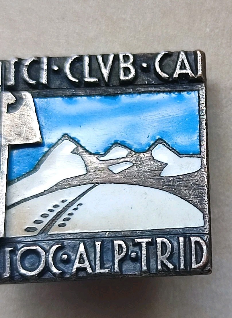 SKI CLUB BADGE CAI ALPINE SOCIETY TRIDENTINA ENAMEL TWENTIETH CENTURY ENAMEL
