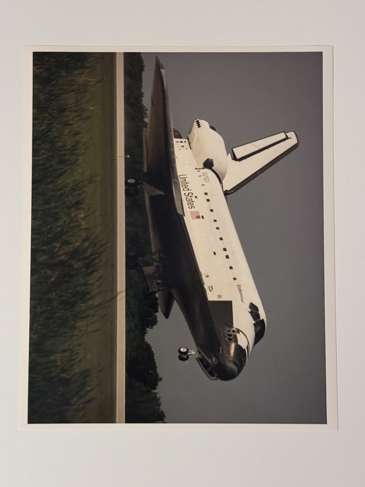 NASA STS-56 Endeavour Lands At Kennedy After Nine-Day Mission Press Photo 5