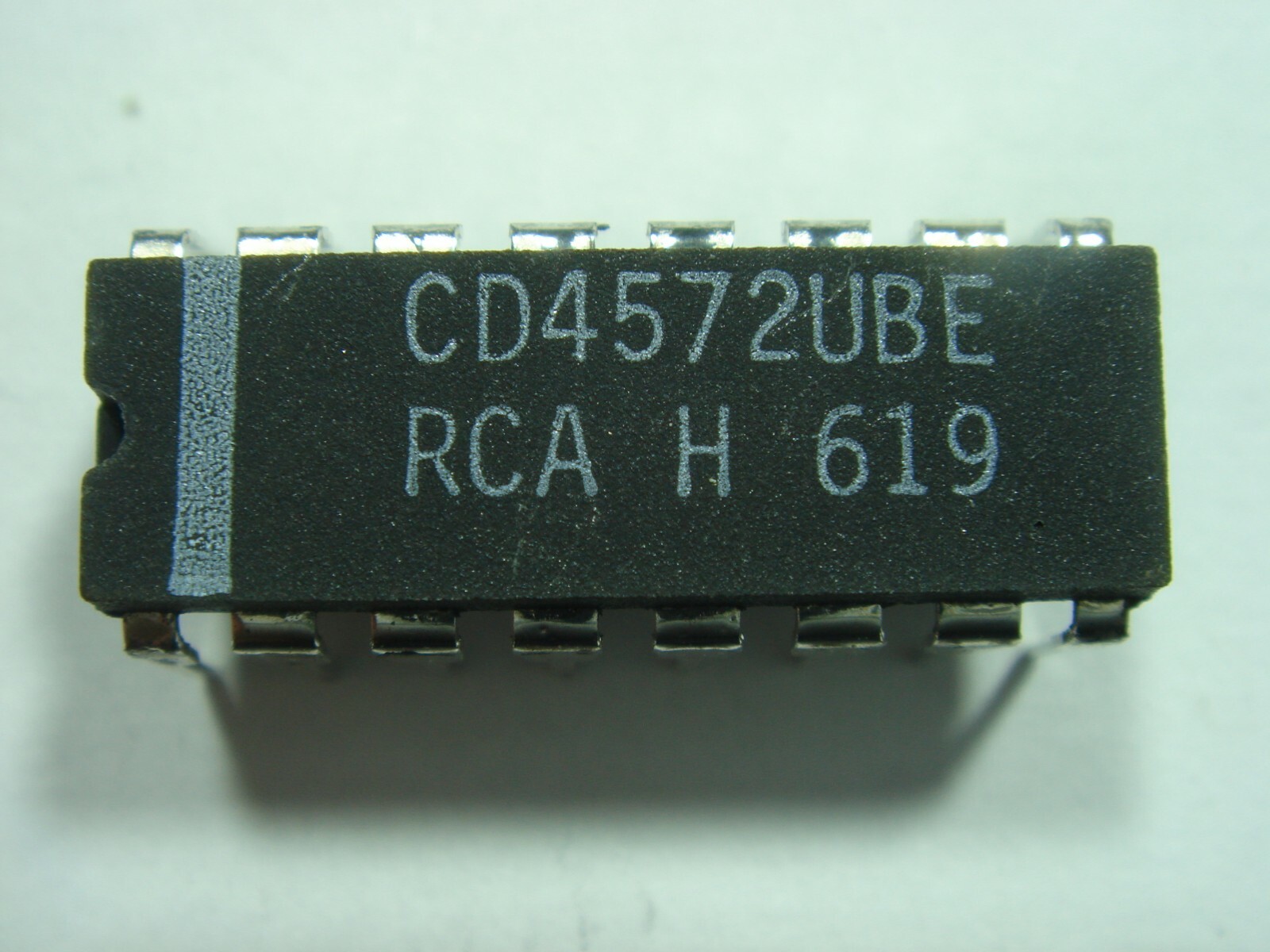 CD4572 CMOS IC Circuit #21-586/7