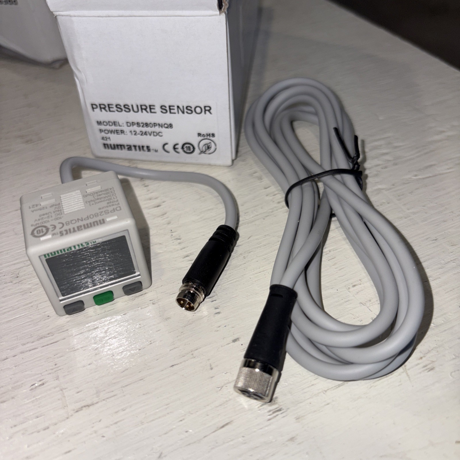 Numatics  pressure sensor DPS280PNQ8. 12–24 VDC.