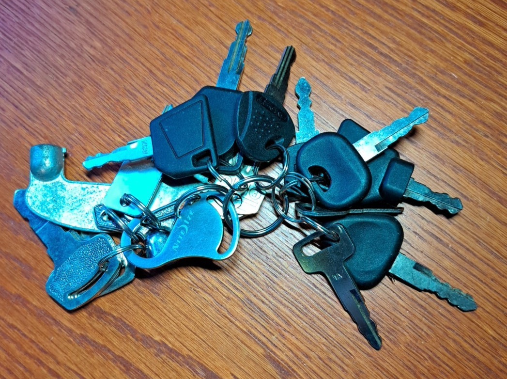 Locksmith 18 Heavy Equip. Keys ESD JCB 12607 Volvo Kubota Smart Tow P042 CCP HZN