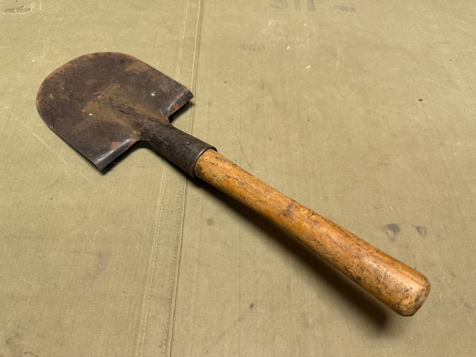 ORIGINAL POST WWII GERMAN M31 COMBAT FIELD SHOVEL SPATEN