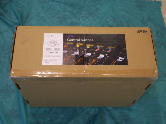 Avid S1 8 Fader Desktop Control Surface with Studio Talk Stand