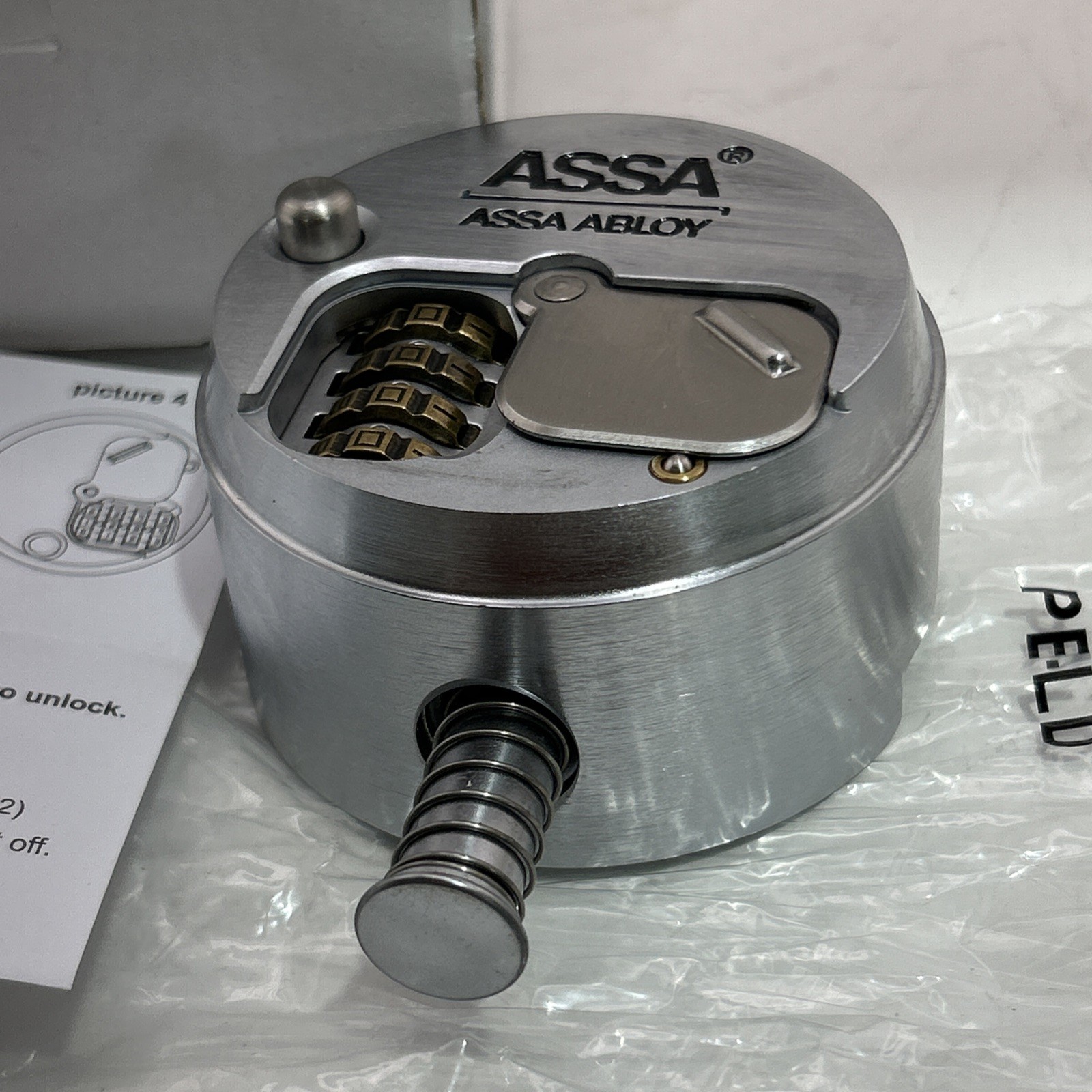 Assa Abloy Shackleless Resettable Combination Solid Steel Padlock Puck AA-SR400