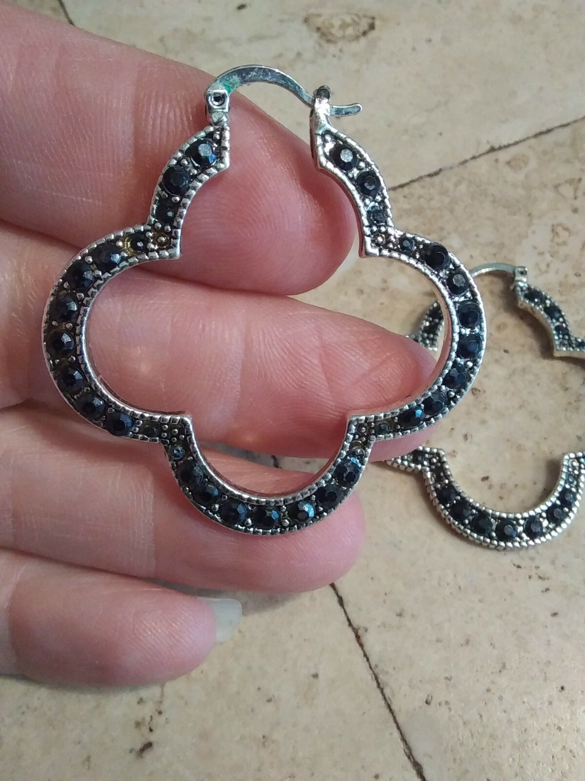 Silver Tone Clover Hoop Earrings W/Black Facet Settings. M3020