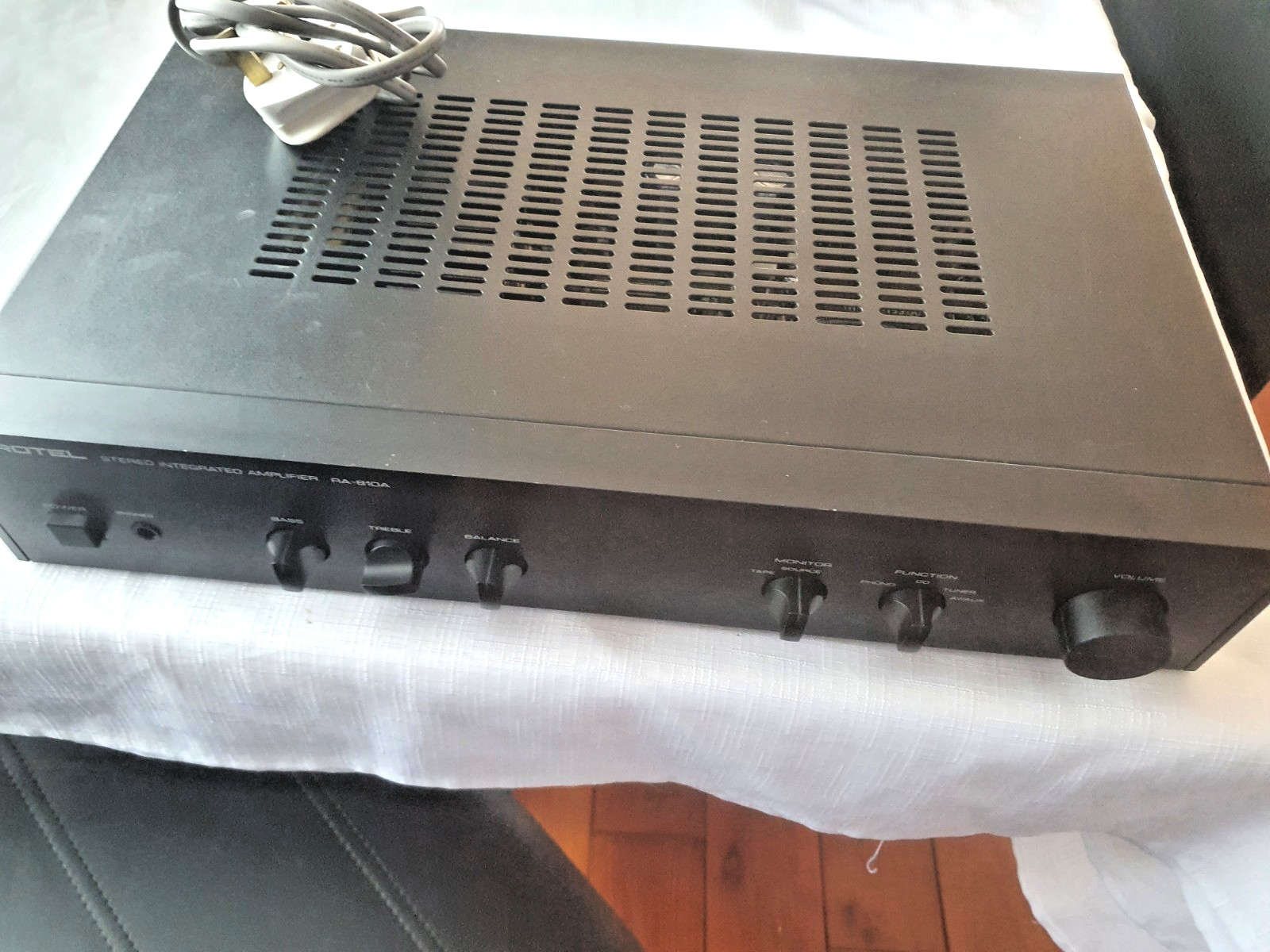 Rotel RA-810A Vintage Stereo Amplifier – Fully Working