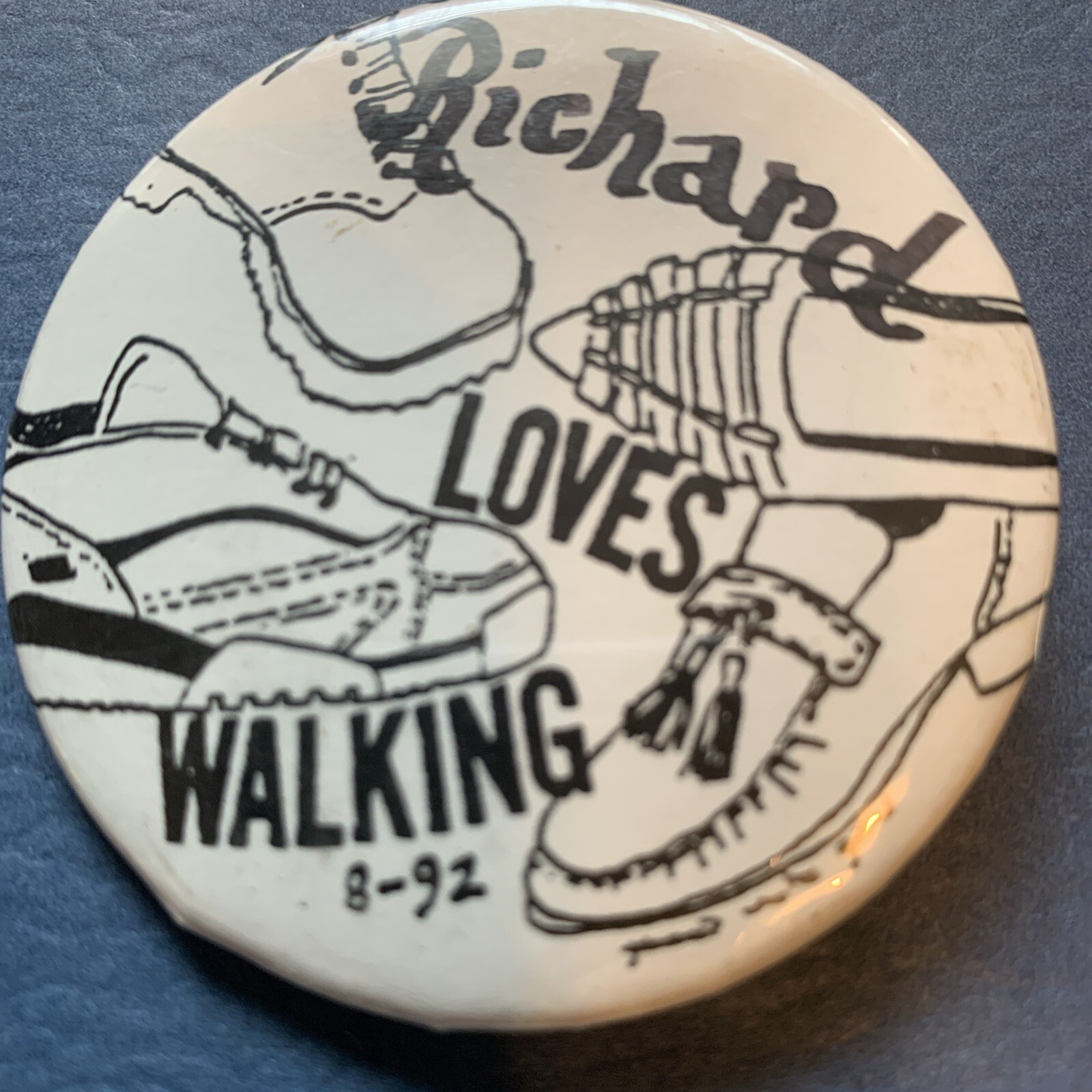 1992 Richard Loves Walking Pinbsck Button Sdvertising