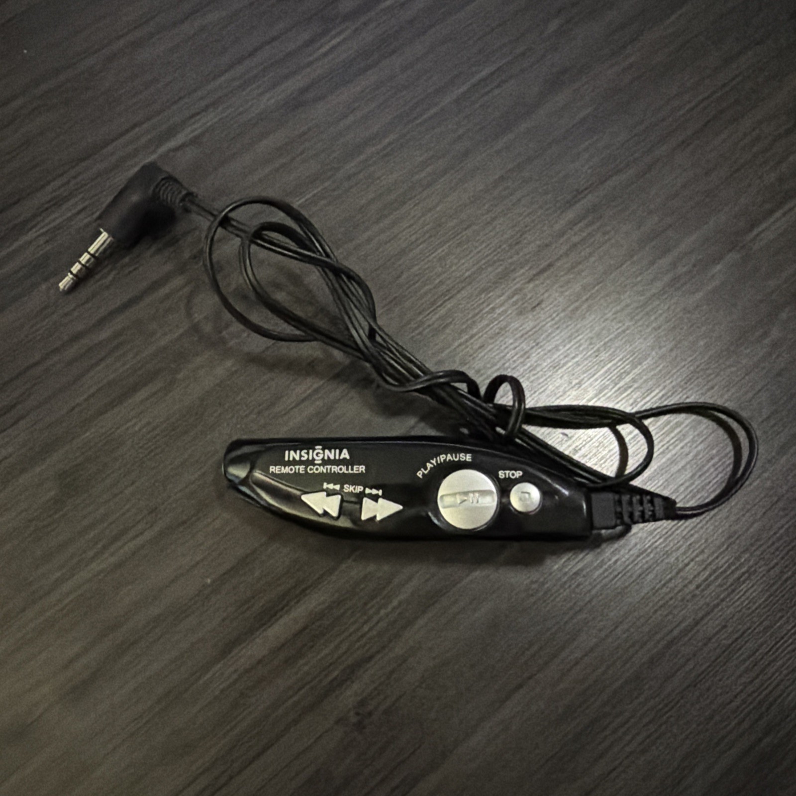 Insignia NS-P5113 Wired Remote Control for Over-the-Ear Headphones Headset