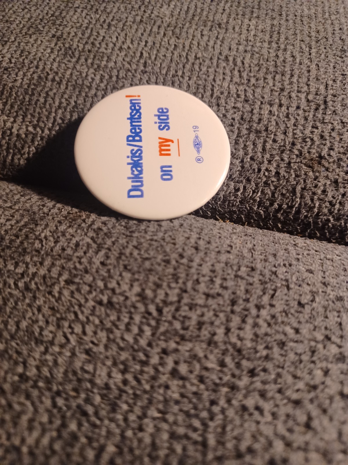 Dukakis / Bentsen! On My Side Pin Political Politics White Blue Red Round Circle