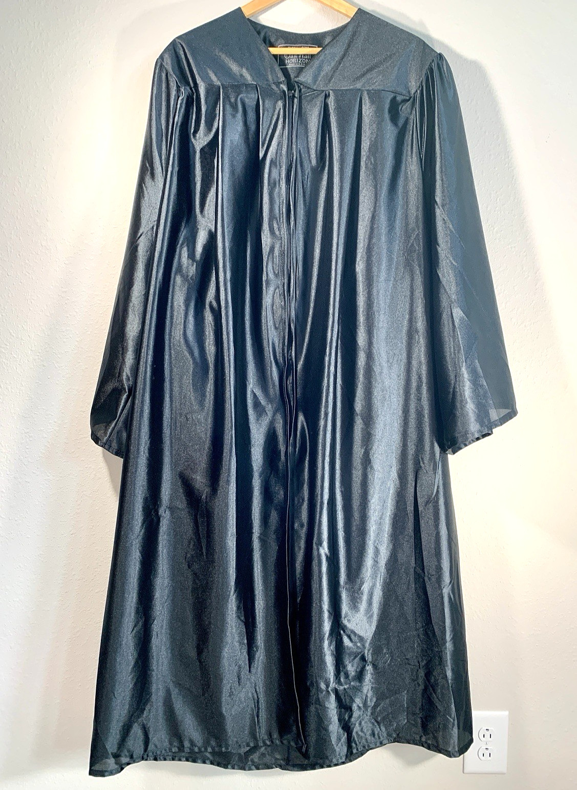 Graduation Gown/Harry Potter Costume - Oak Hall Horizon- Black  6'0"-6'2"