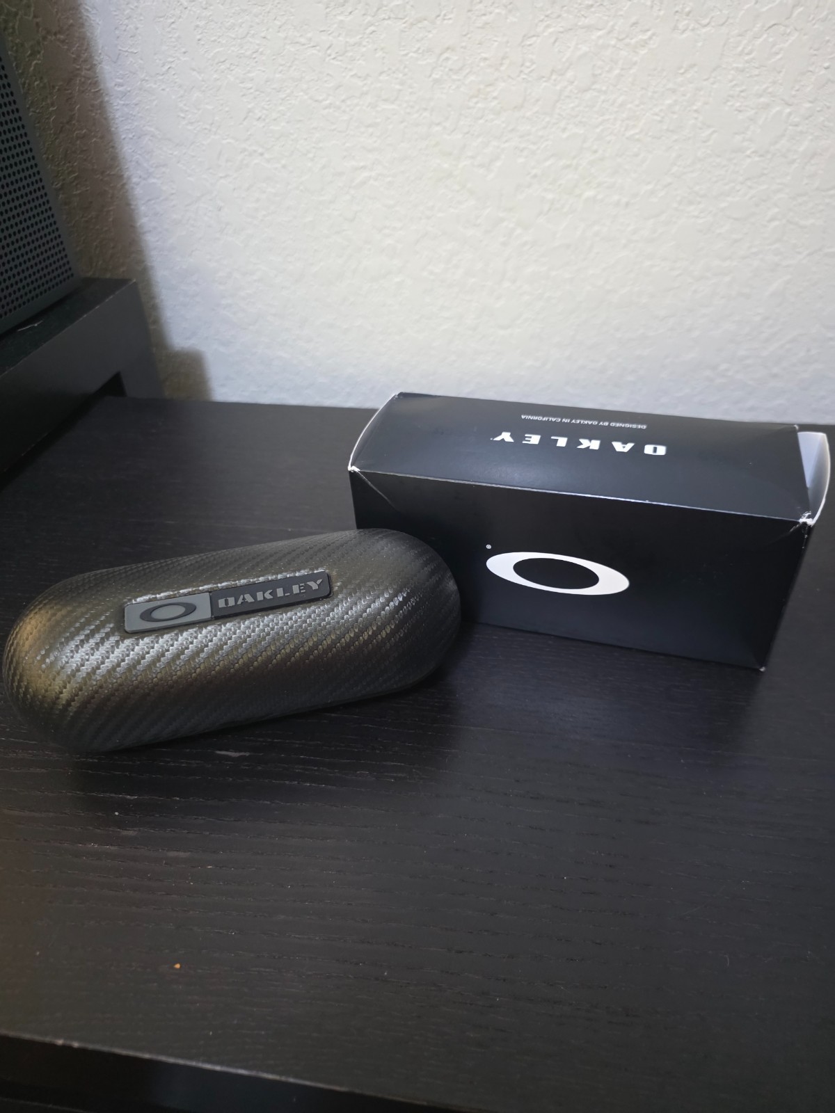 Oakley Carbon Fiber Case for Sunglasses Eyeglasses Hard Storage AOO0002AT Off54B