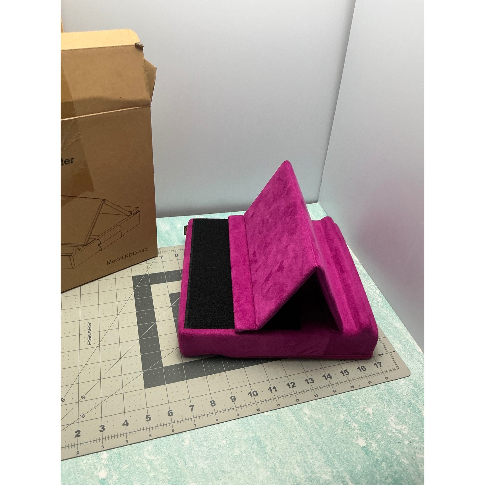 KDD Tablet Pillow Holder Pink Multi-Angle Soft Stand for iPad E-Reader KDD-742