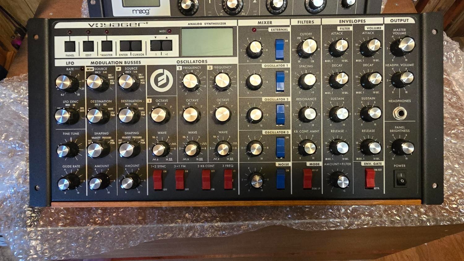MOOG RACK Minimoog Voyager RME synthesizer V3.5 Rack Mount